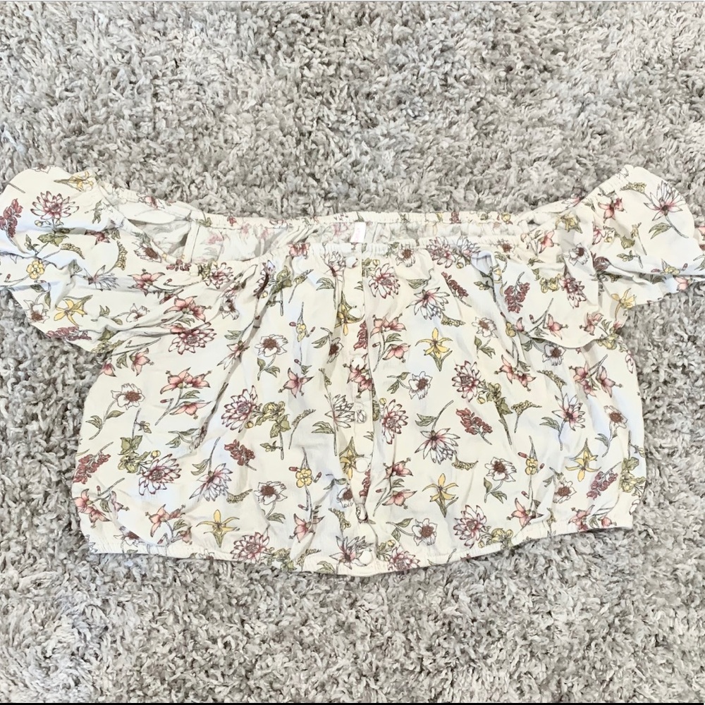 Floral Off-Shoulder Crop Top 🌼